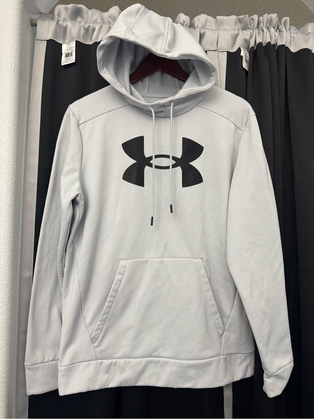 Under Armour Women's Light Gray Hoodie with Black Logo small